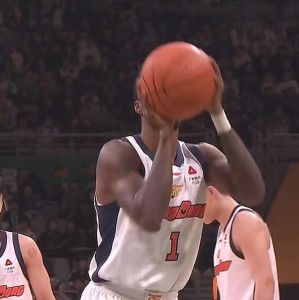 kaiyun·(中国)官方网站-取代杜锋？CBA最强主教练示好广东队，朱芳雨敲定“换帅”人选