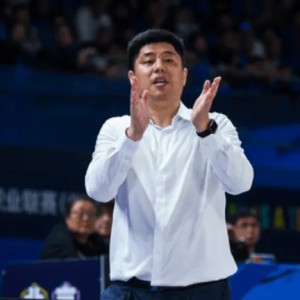 解说员：西蒙虽已来山西试训，但他守强攻弱&amp;amp;并不适合CBA